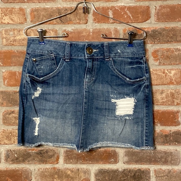 Elle Sz 2 distress jean skirt - Picture 1 of 8